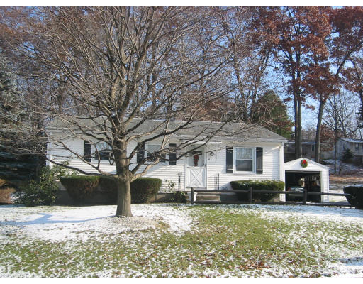 41 Feltham Road Springfield, MA 01118 - Photo 3 of 7 Gallery Image 3