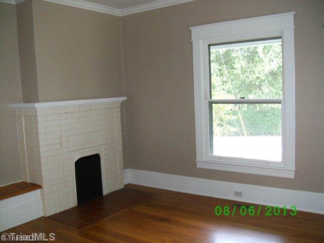 117 Brantley Circle High Point, NC 27262 - Photo 4 of 16 Living Room.