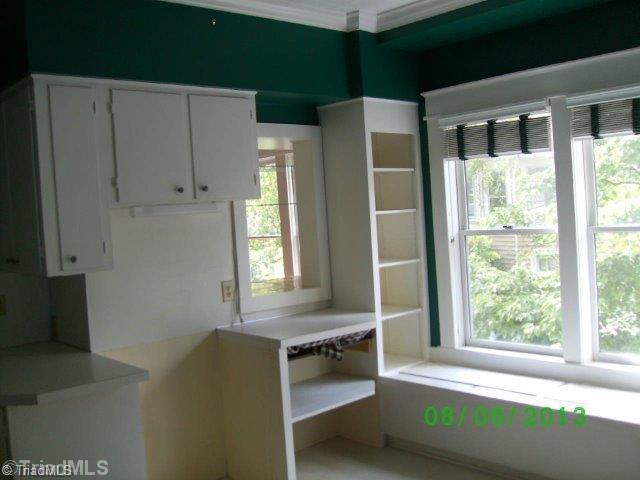 117 Brantley Circle High Point, NC 27262 - Photo 7 of 16 Kitchen.