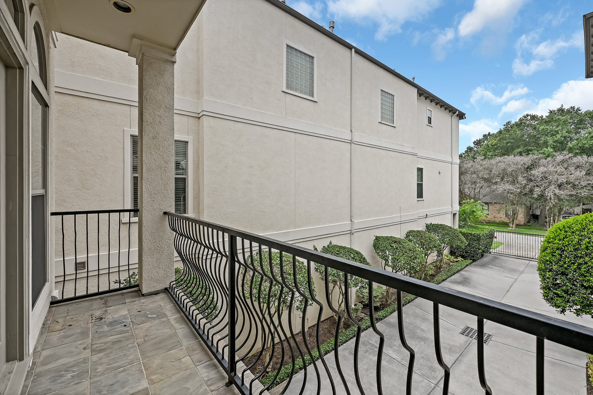 1204 Cohn Street Houston, TX 77007 - Photo 14 of 25 a view of a porch