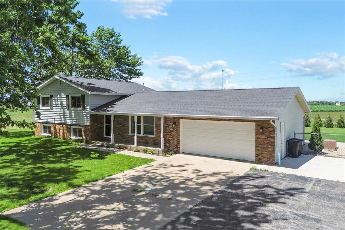 21184 Allentown Road Pekin, IL 61554 - Photo 3 of 60