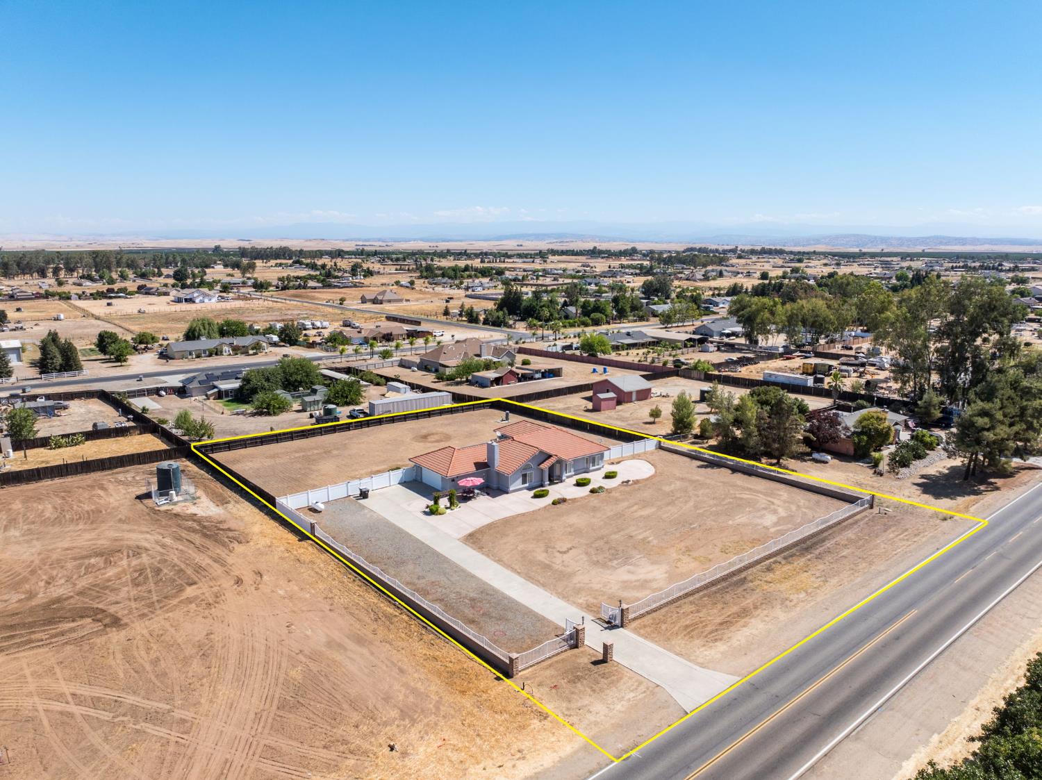 28565 Ave 21 Madera, CA 93638 - Photo 40 of 46 an aerial view of a city