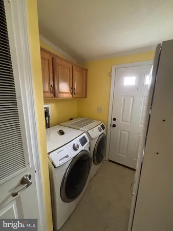 a view of utility room with washer and dryer