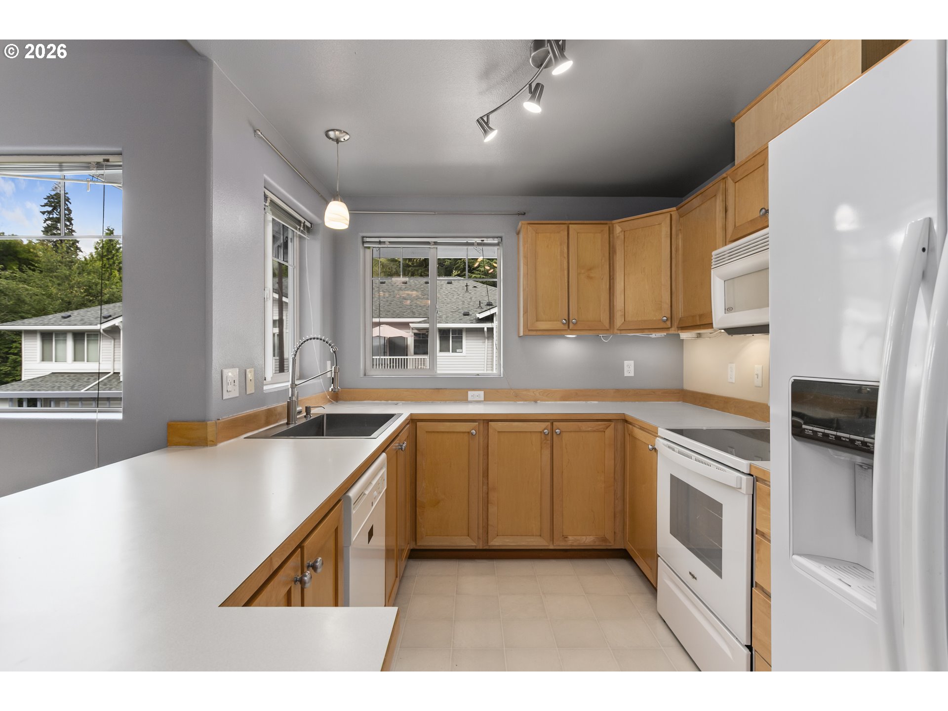 13682 Southwest Hall Boulevard, Unit 3 Portland, OR 97223 - Photo 8 of 29