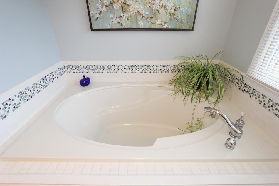 208 Longhill Road Goode, VA 24556 - Photo 33 of 59 a close up of a bathtub