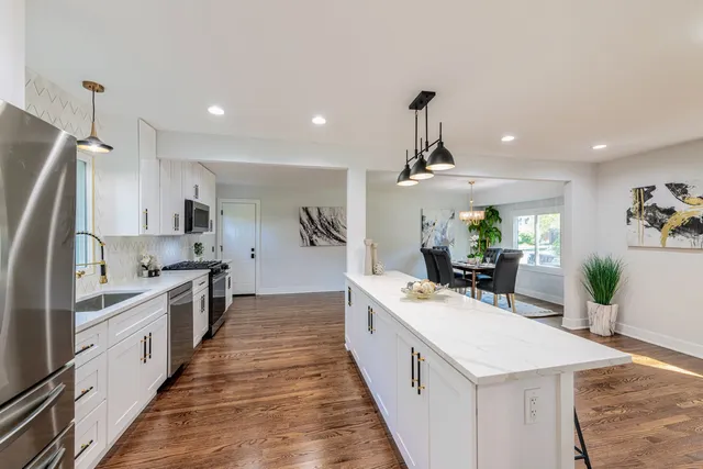 $789,900 | 312 Pine Street, Deerfield, IL 60015