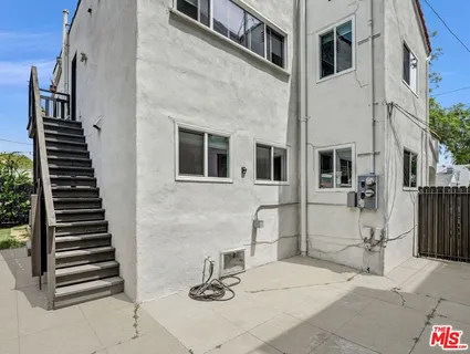 $1,150,000 | Undisclosed Address, Los Angeles, CA 90019