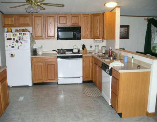 309 Chipmunk Road Evans City, PA 16033 - Photo 6 of 8 Kitchen.