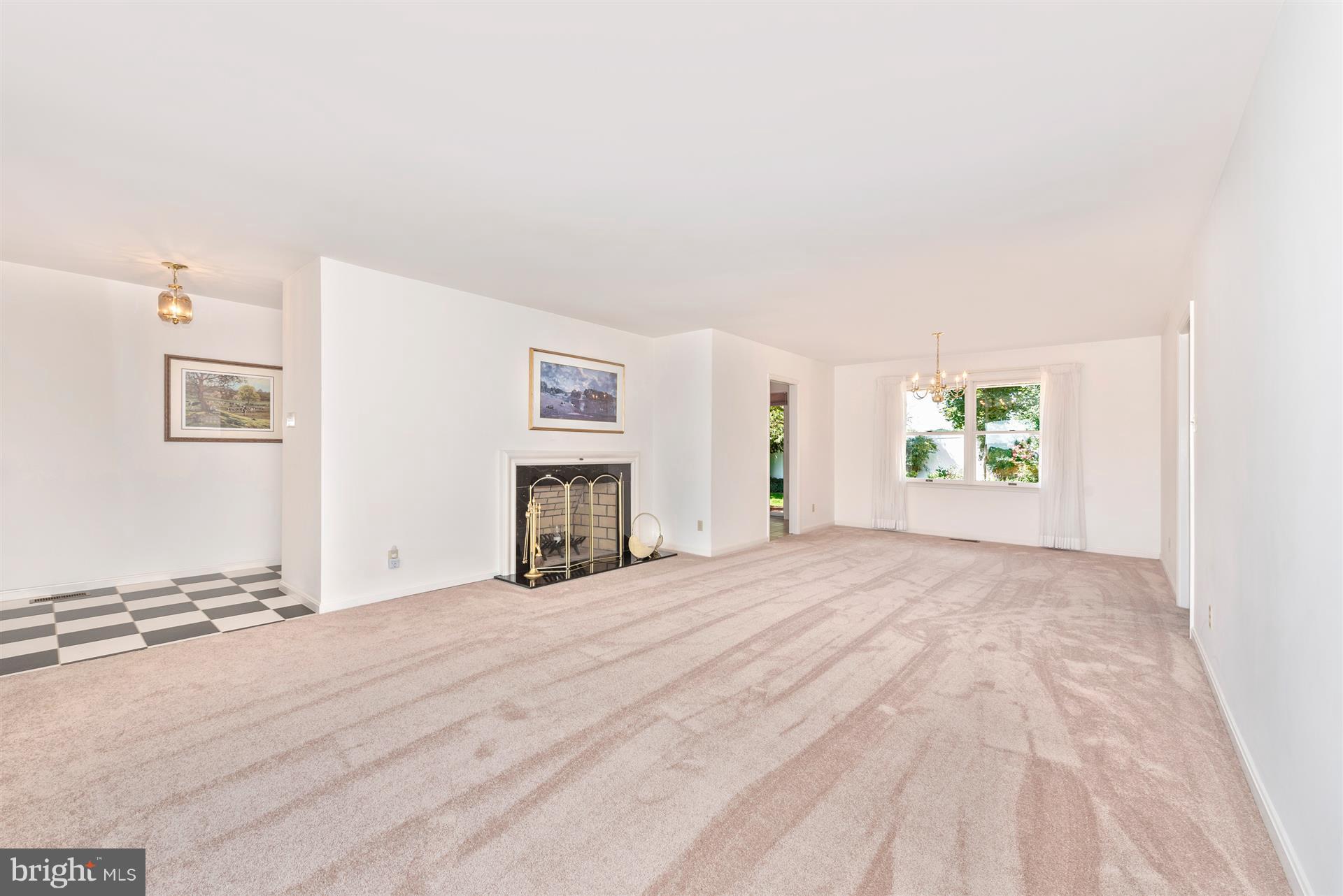 15905 Union Chapel Road Woodbine, MD 21797 - Photo 10 of 30 Living Room