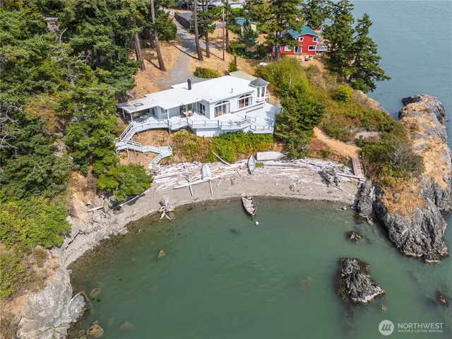 $879,000 | 9923 Pull And Be Damned Road, La Conner, WA 98257