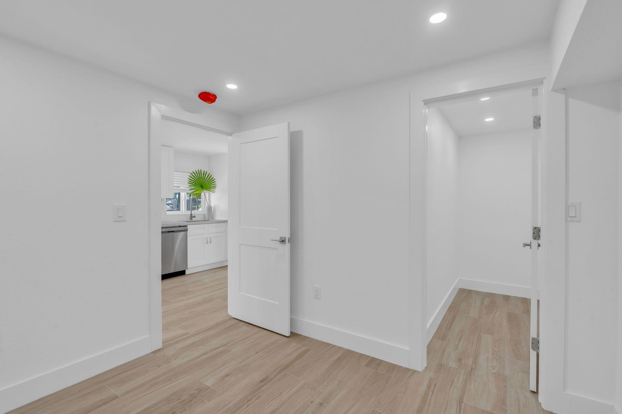 15 Seaside Avenue Key Largo, FL 33037 - Photo 22 of 39 a kitchen with wooden floor and electronic appliances