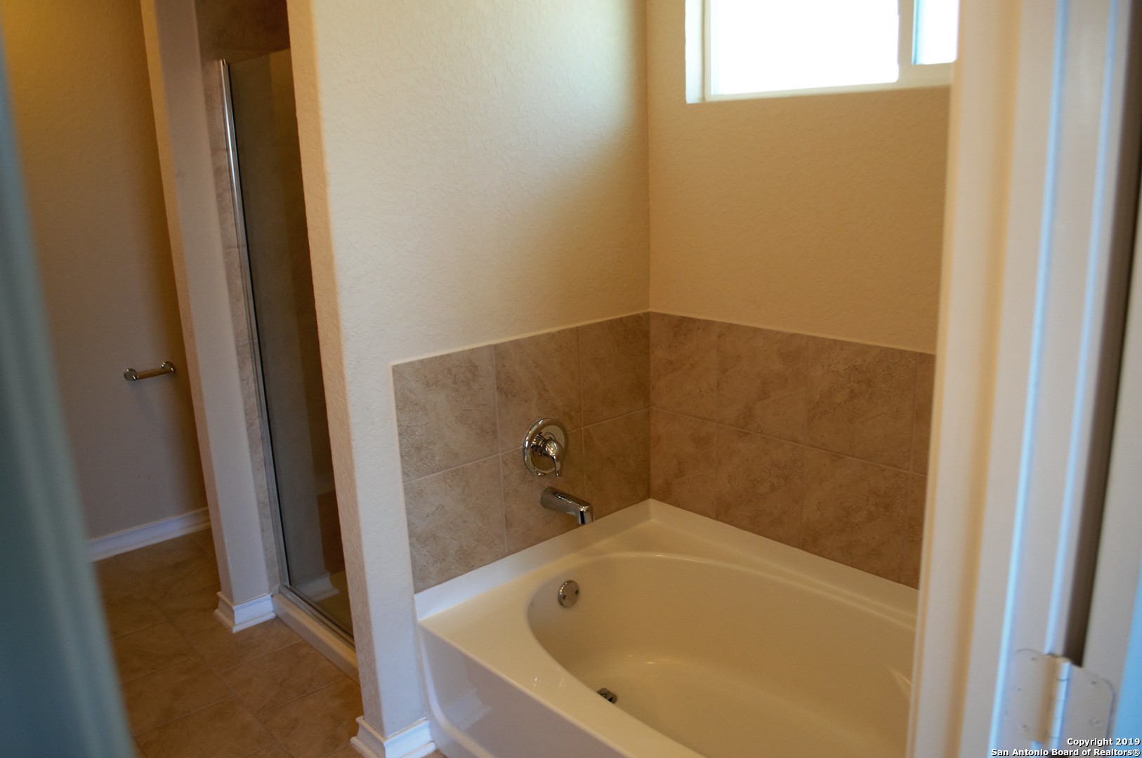 1623 Tree San Antonio, TX 78245 - Photo 20 of 21 a bathroom with a tub