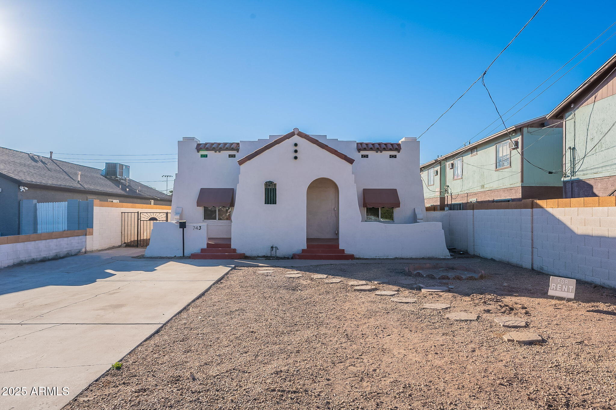 745 East Pierce Street Phoenix, AZ 85006 - Photo 3 of 39 a view of a white house with a yard and large tree
