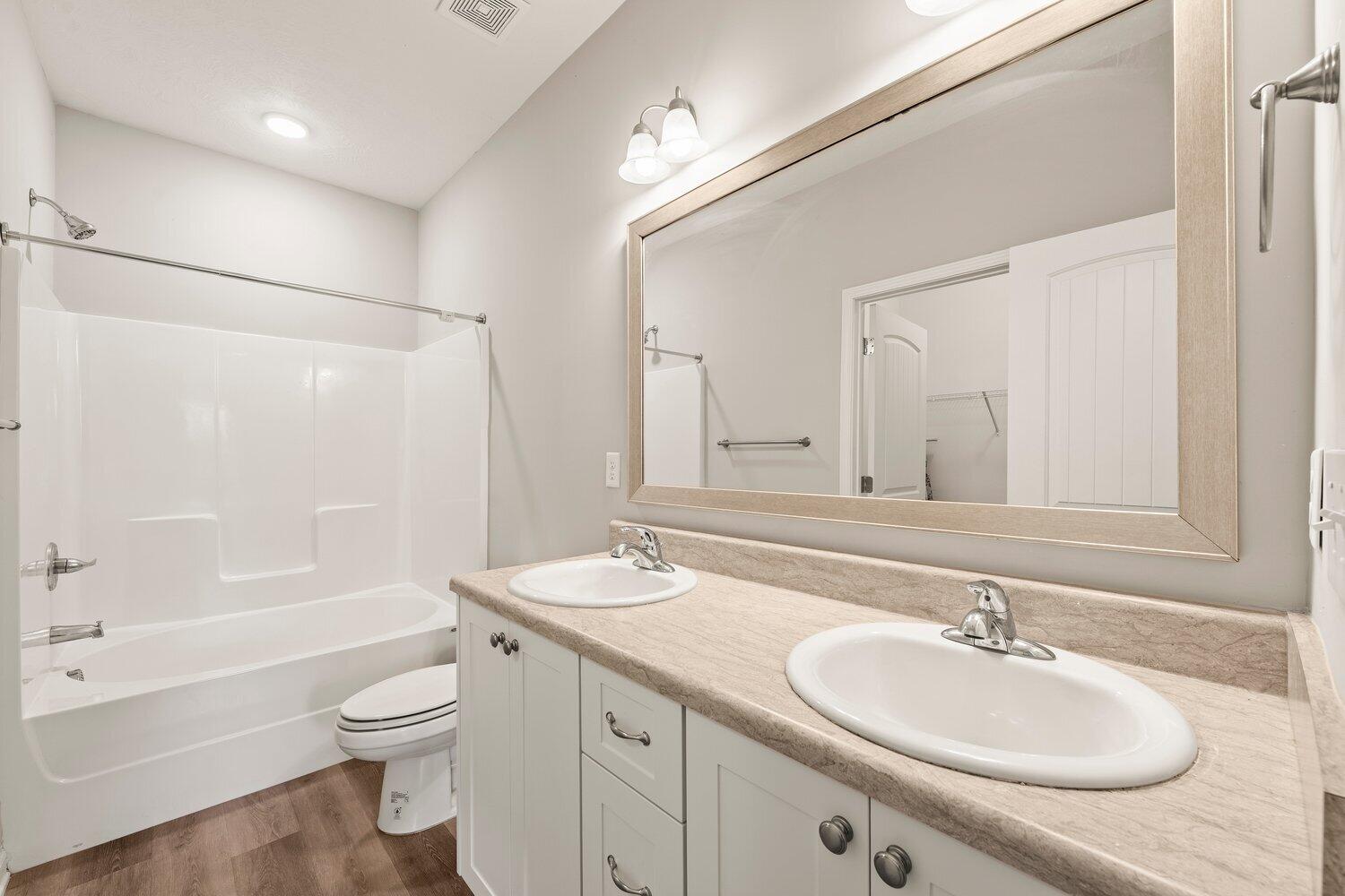 1421 Oak Lane Thomson, GA 30824 - Photo 16 of 22 Primary Bath