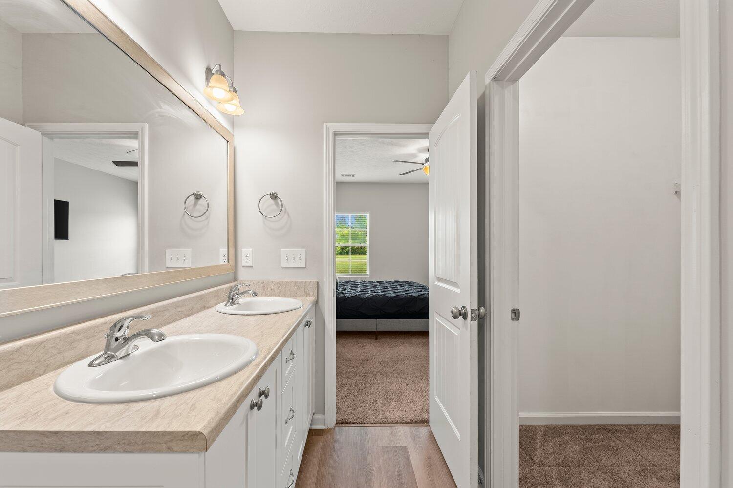 1421 Oak Lane Thomson, GA 30824 - Photo 17 of 22 Primary Bath