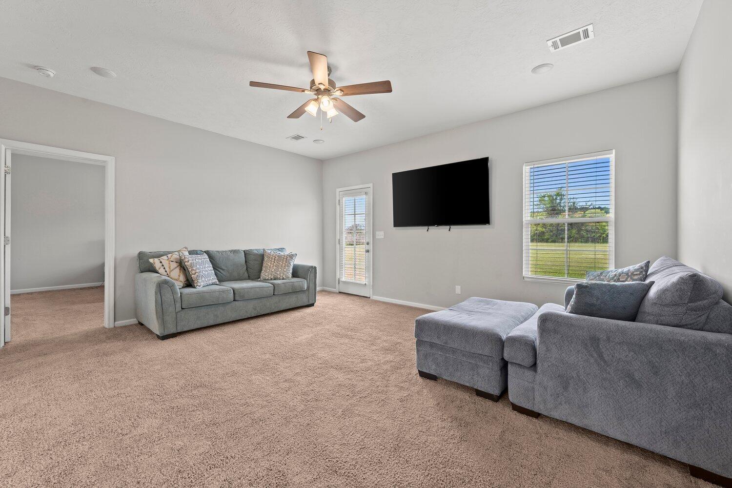 1421 Oak Lane Thomson, GA 30824 - Photo 9 of 22 Great Room