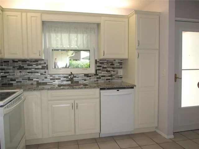 $219,000 | 6531 Southeast Federal Highway, Unit D112, Stuart, FL 34997