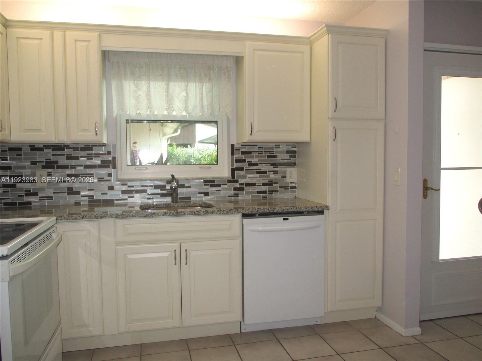 6531 Southeast Federal Highway, Unit D 112 Stuart, FL 34997 - Photo 3 of 33 ENTRANCE INTO VILLA WITH KITHEN ON THE RIGHT