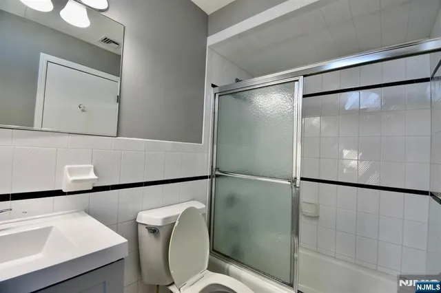 $4,650 | 2482 5th Street, Unit A, Fort Lee, NJ 07024