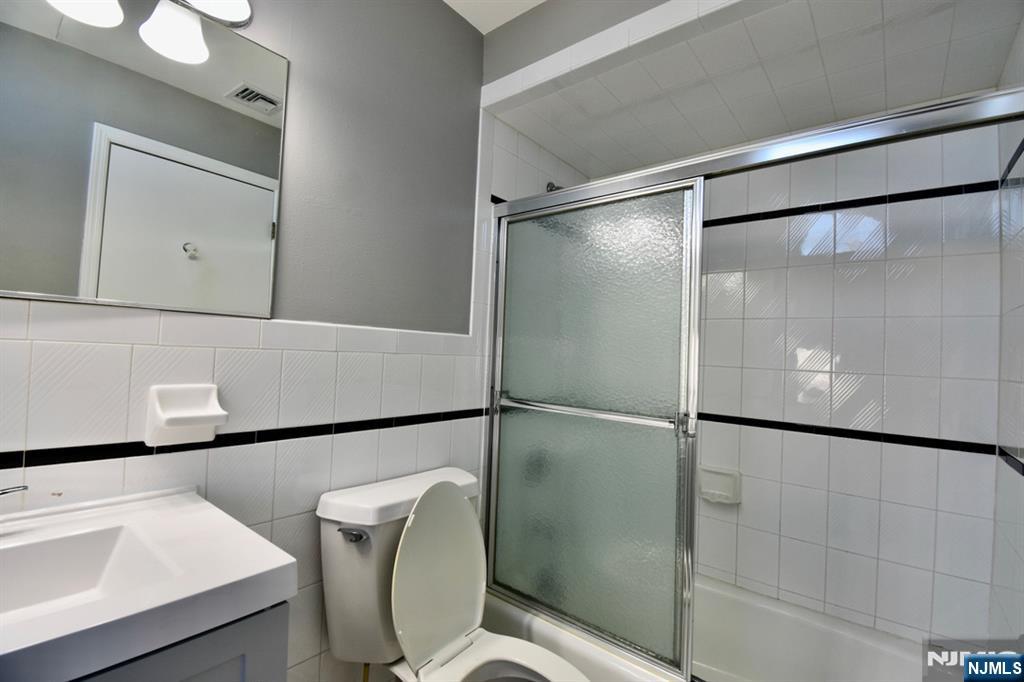 2482 5th Street, Unit A Fort Lee, NJ 07024 - Photo 13 of 26