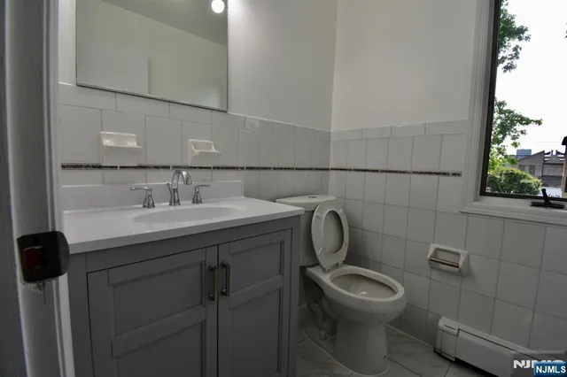 $4,650 | 2482 5th Street, Unit A, Fort Lee, NJ 07024