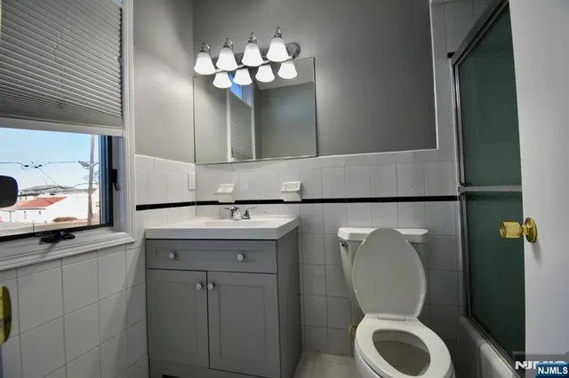 $4,650 | 2482 5th Street, Unit A, Fort Lee, NJ 07024