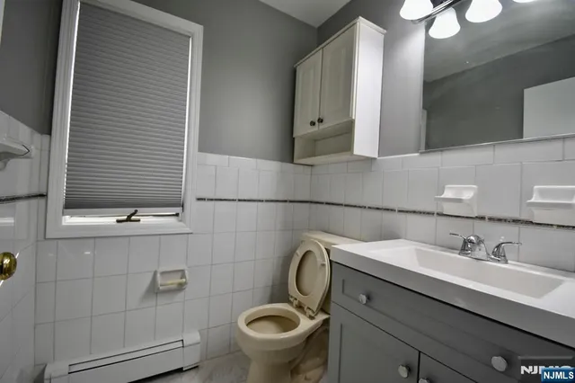 $4,650 | 2482 5th Street, Unit A, Fort Lee, NJ 07024