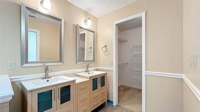 a view of a house with a yard balcony