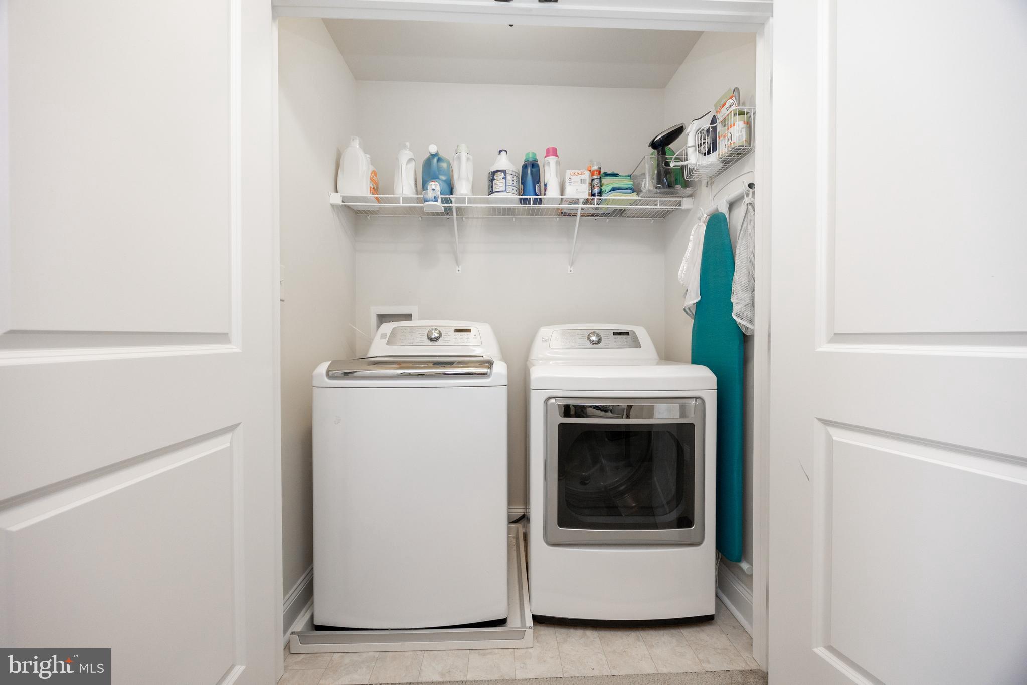 205 Murray Lane Springfield, PA 19064 - Photo 30 of 37 a utility room with dryer and washer
