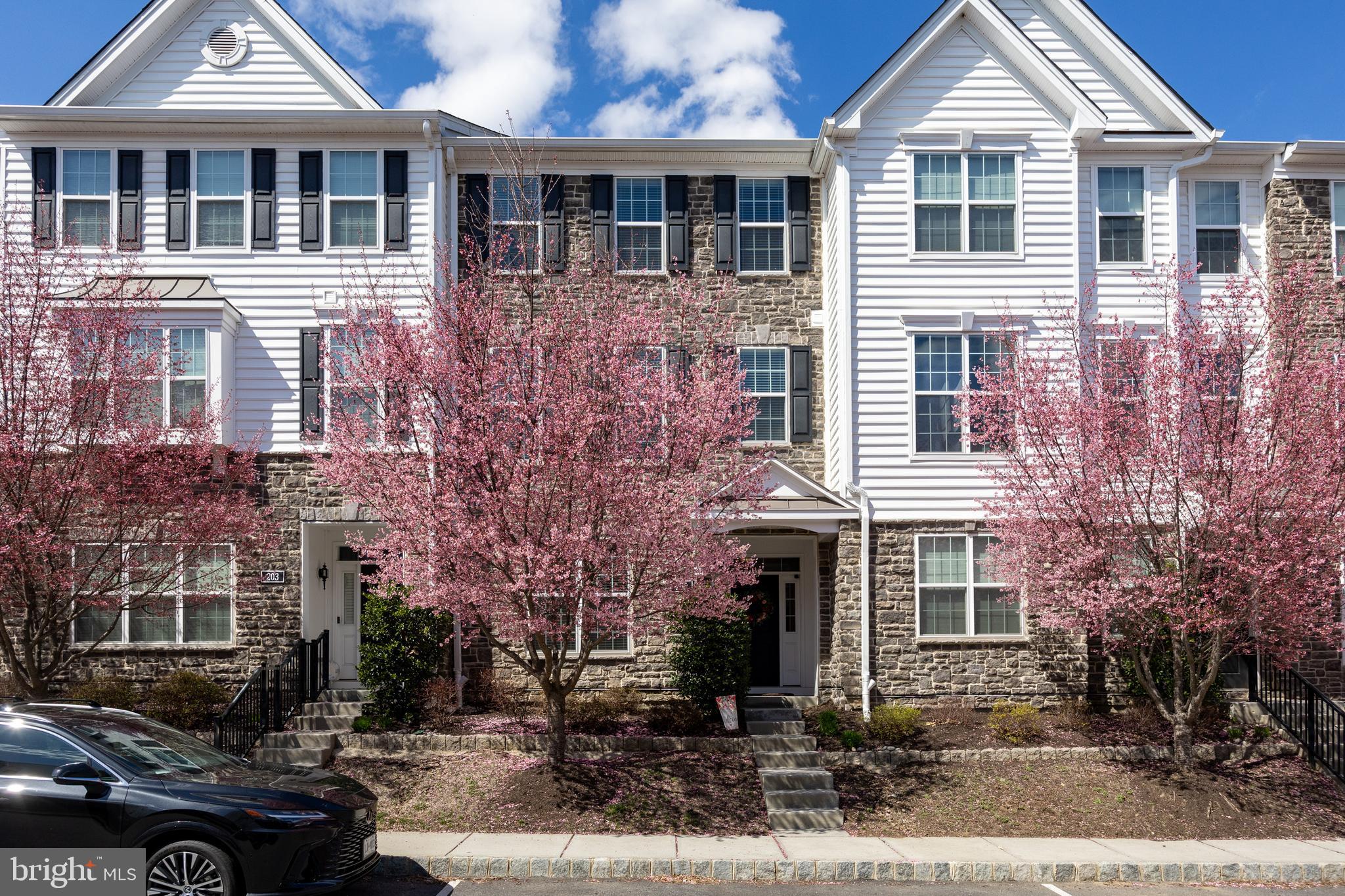 205 Murray Lane Springfield, PA 19064 - Photo 33 of 37 a front view of a house with a yard