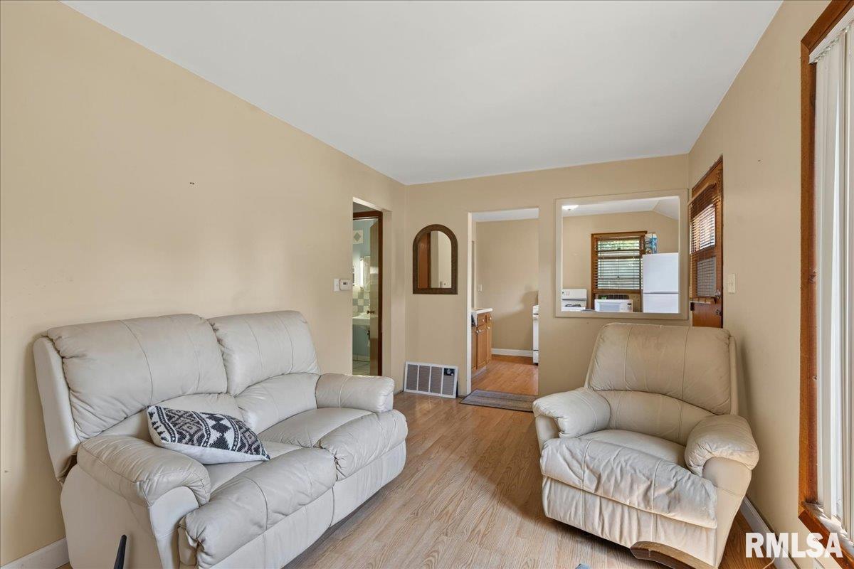 2827 South Walnut Street Springfield, IL 62704 - Photo 9 of 25