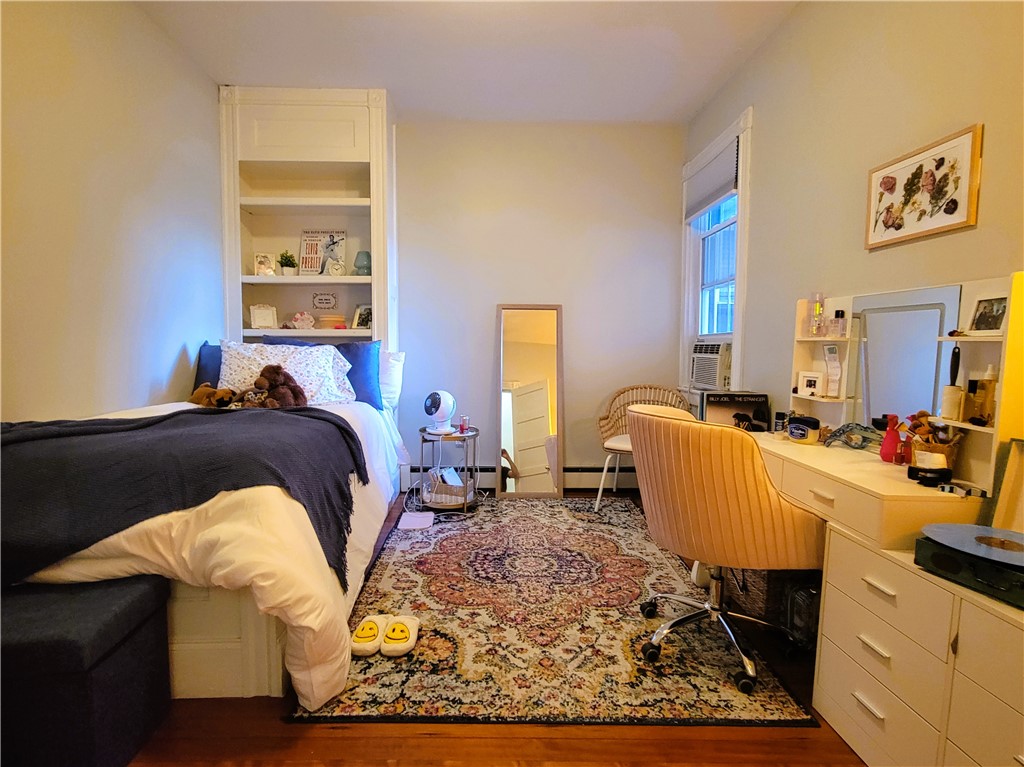 102 Broadway, Unit 2B Newport, RI 02840 - Photo 12 of 16 Second bedroom