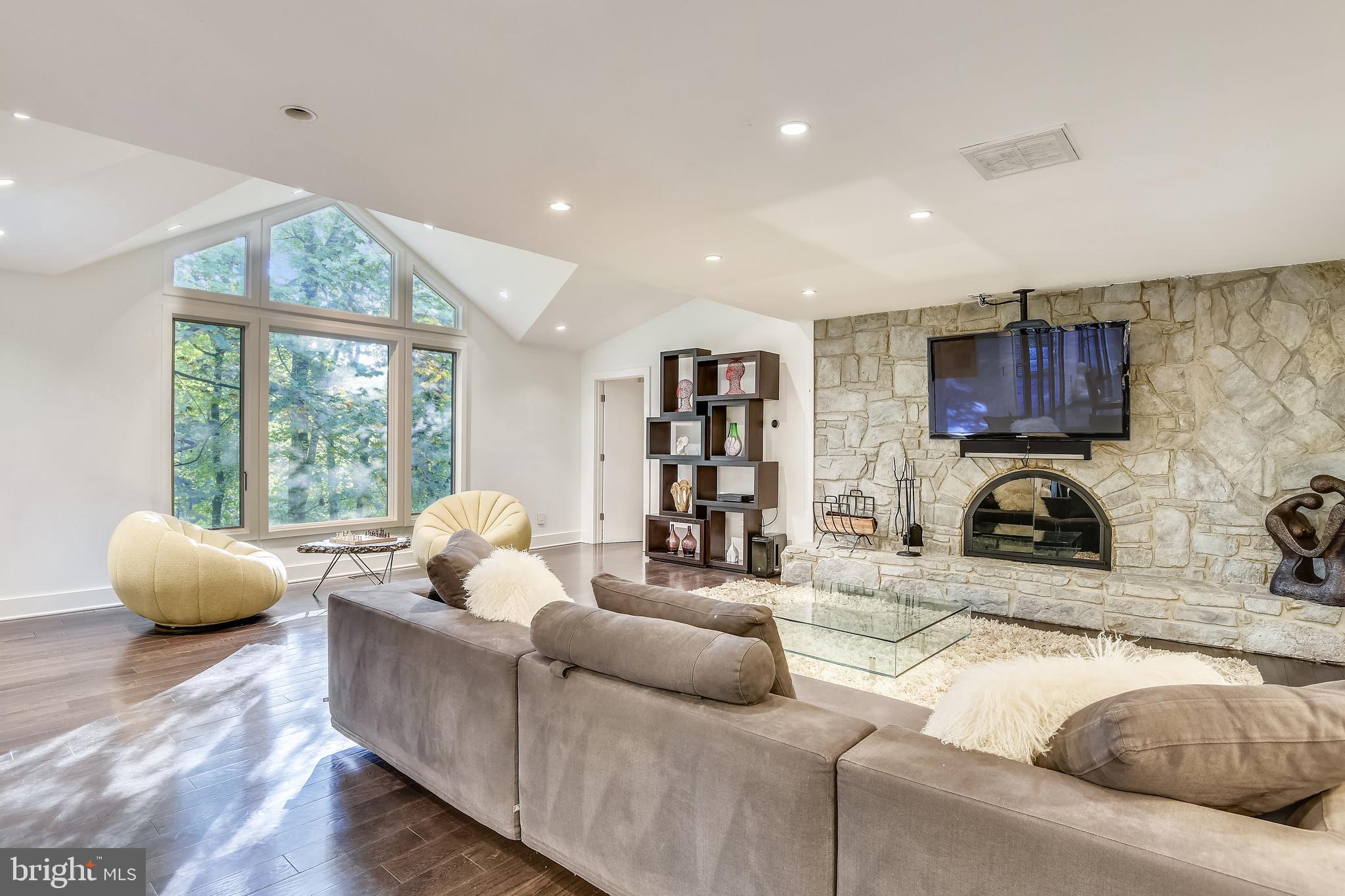 1334 Potomac School Road McLean, VA 22101 - Photo 16 of 61 Family Room