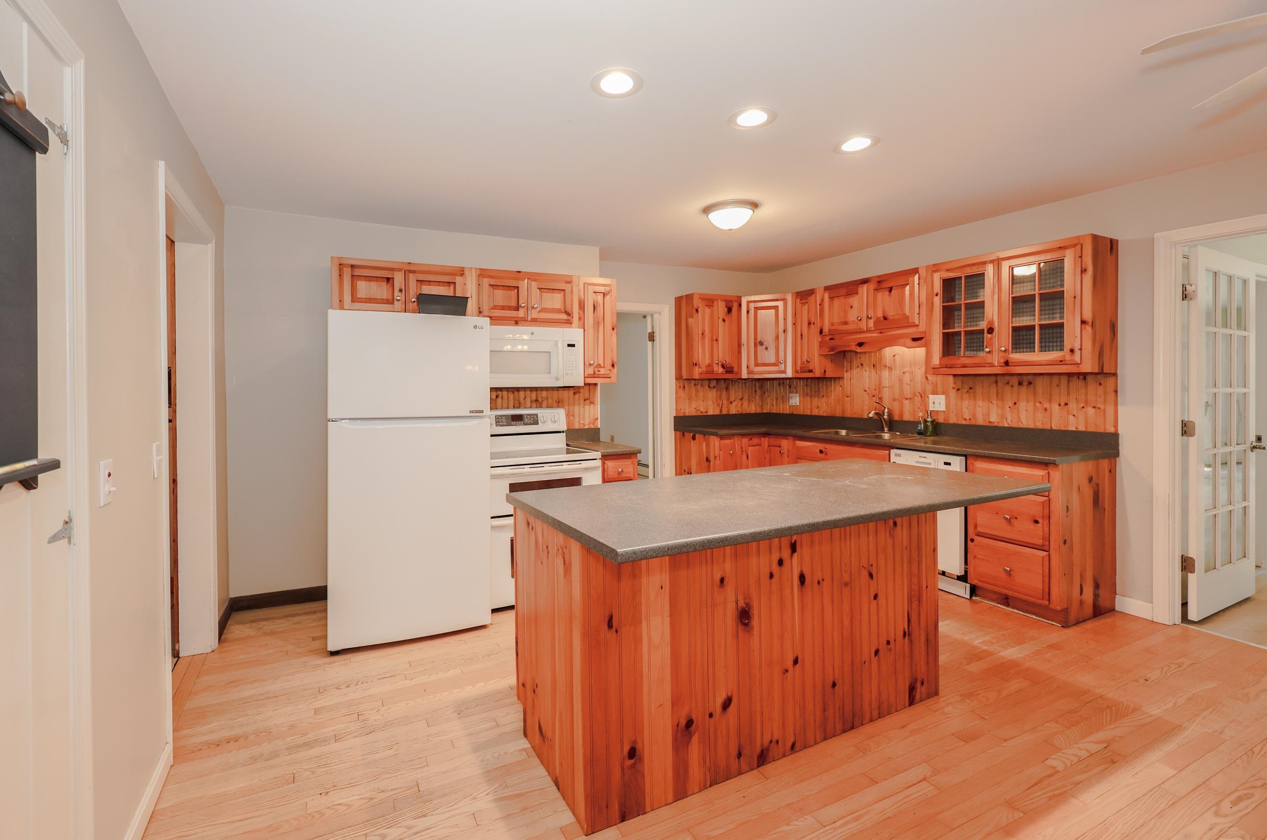 55 Holbrook Hill Road Bedford, NH 03110 - Photo 18 of 43