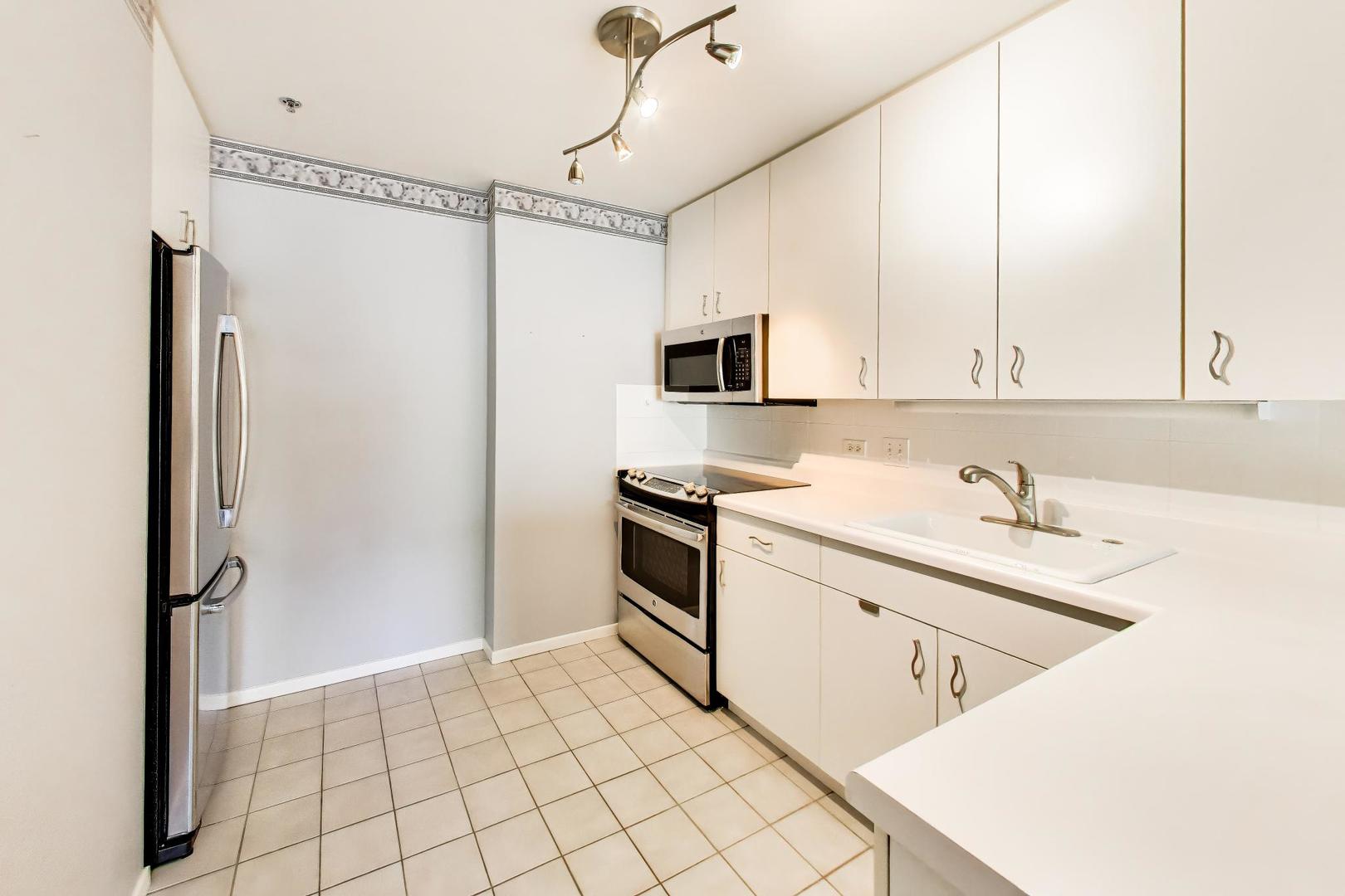 382 Kelburn Road, Unit 221 Deerfield, IL 60015 - Photo 8 of 18
