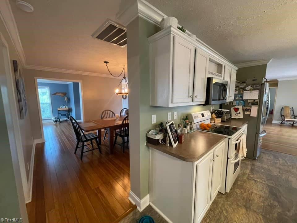 2068 Bowen Road Pinnacle, NC 27043 - Photo 8 of 50