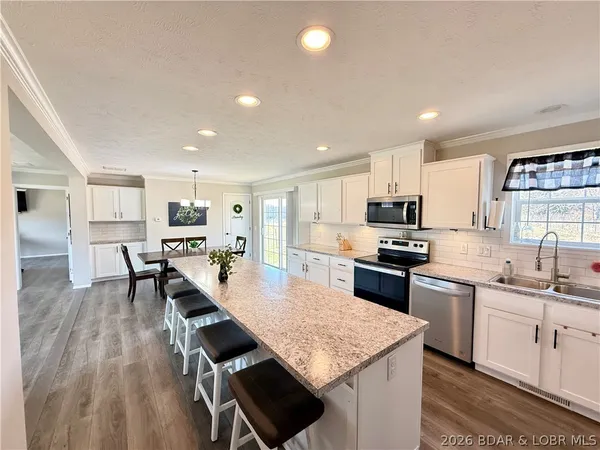 $594,500 | 3182 Big Buffalo Road, Stover, MO 65078