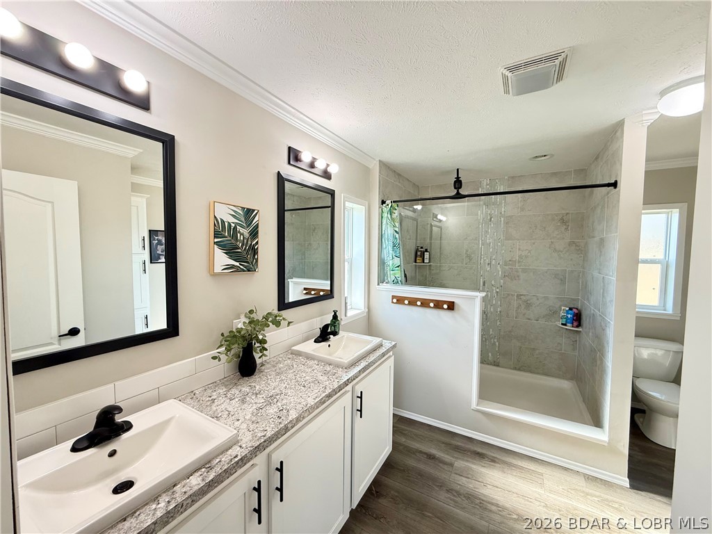 3182 Big Buffalo Road Stover, MO 65078 - Photo 16 of 59 Primary bathroom