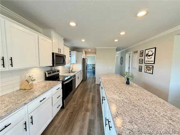 $594,500 | 3182 Big Buffalo Road, Stover, MO 65078