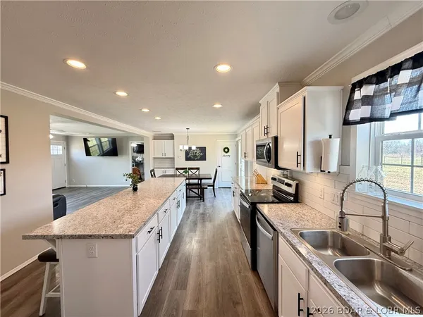 $594,500 | 3182 Big Buffalo Road, Stover, MO 65078