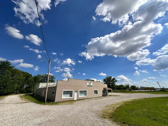 a view of a house with a yard and entertaining space