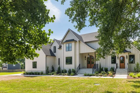 $3,999,000 | 1426 McGavock Pike, Nashville, TN 37216