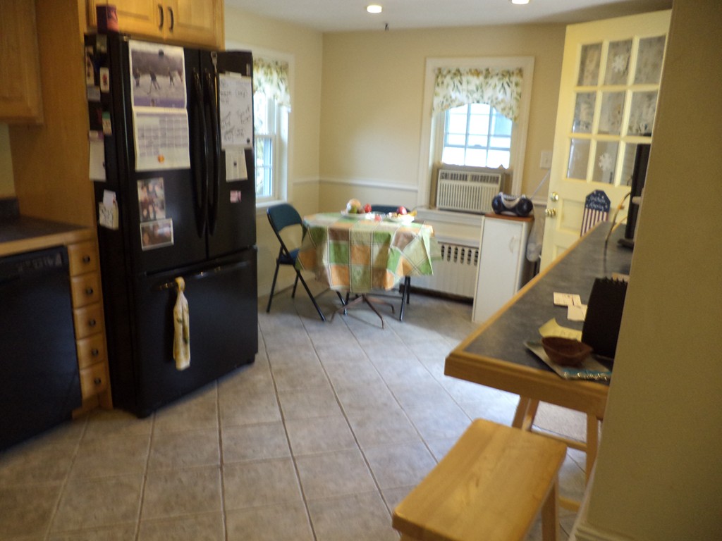 58 Weyham Road Weymouth, MA 02191 - Photo 4 of 24