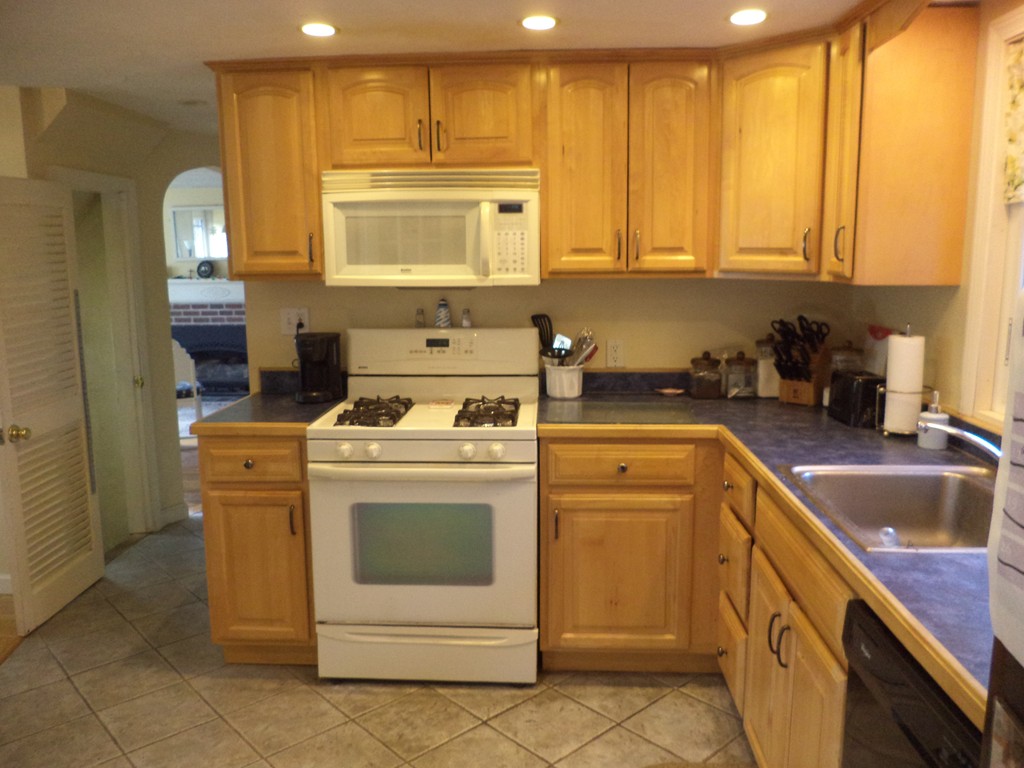 58 Weyham Road Weymouth, MA 02191 - Photo 6 of 24