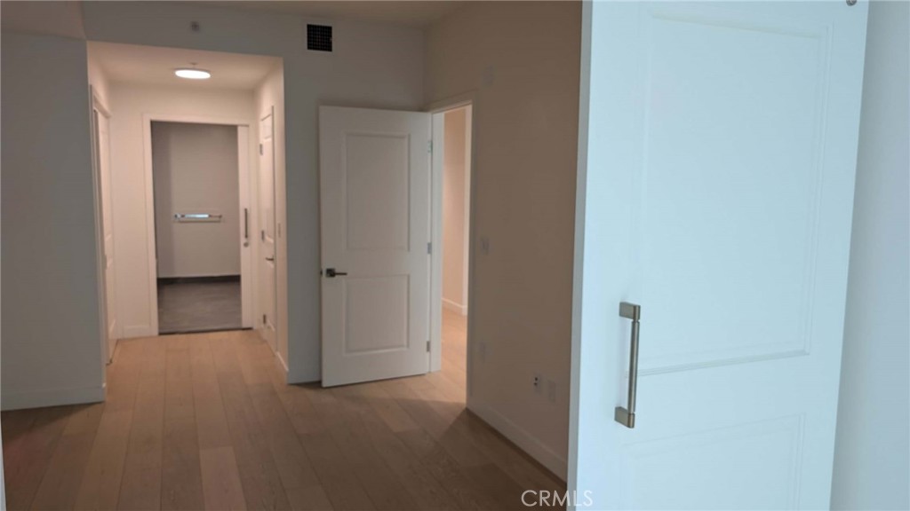 400 South Broadway, Unit 922 Los Angeles, CA 90013 - Photo 8 of 12 a view of a hallway with a room