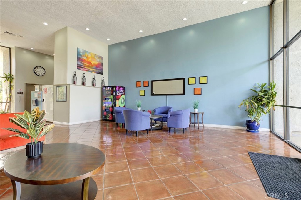 1401 Valley View Road, Unit 206 Glendale, CA 91202 - Photo 4 of 35