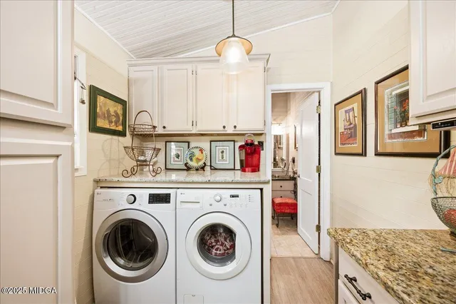 a view of living room washer and dryer
