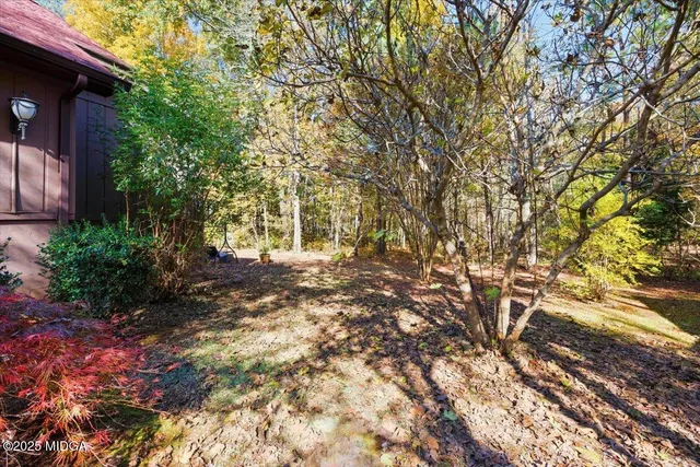 a view of a barn in the middle of a yard
