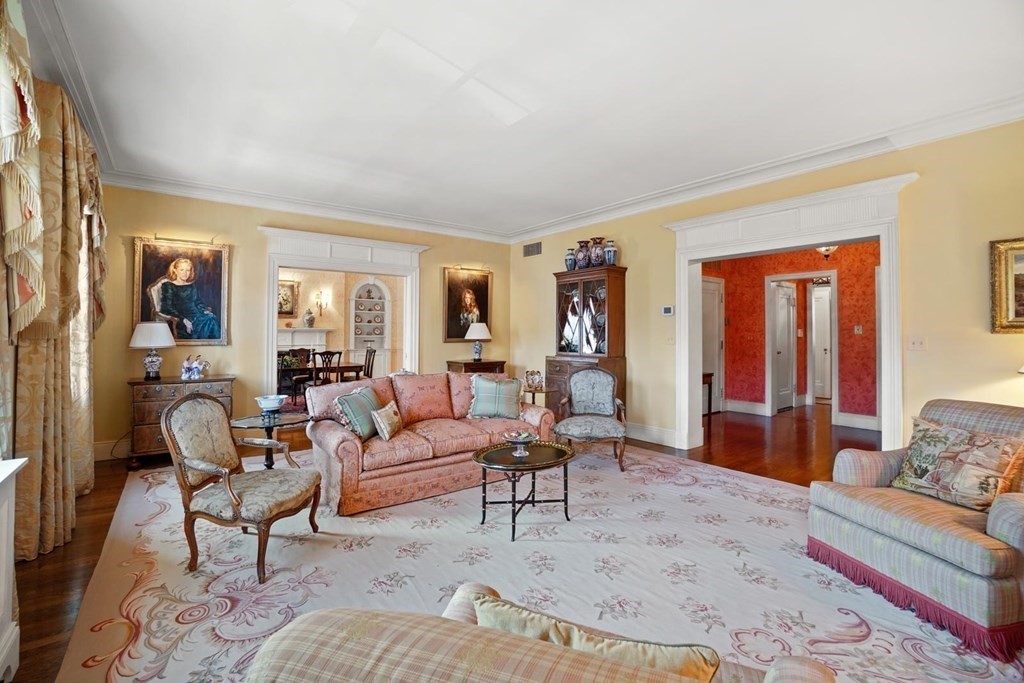 388 Beacon Street, Unit 3 Boston, MA 02116 - Photo 3 of 29 a living room with furniture and a wooden floor