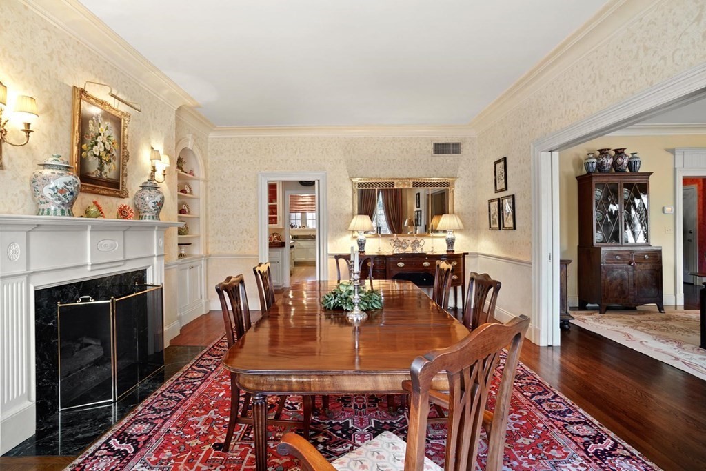 388 Beacon Street, Unit 3 Boston, MA 02116 - Photo 8 of 29 a view of a dining room with furniture